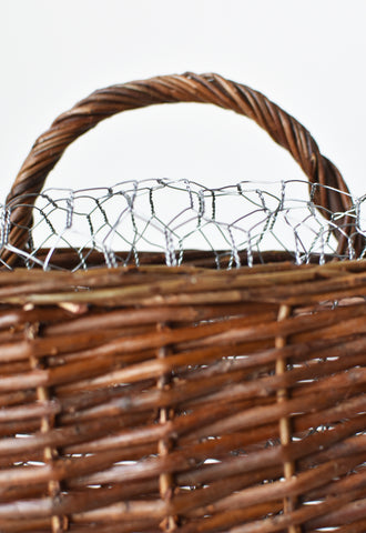 how to diy using chicken wire to make floral arrangement floral flowers basket
