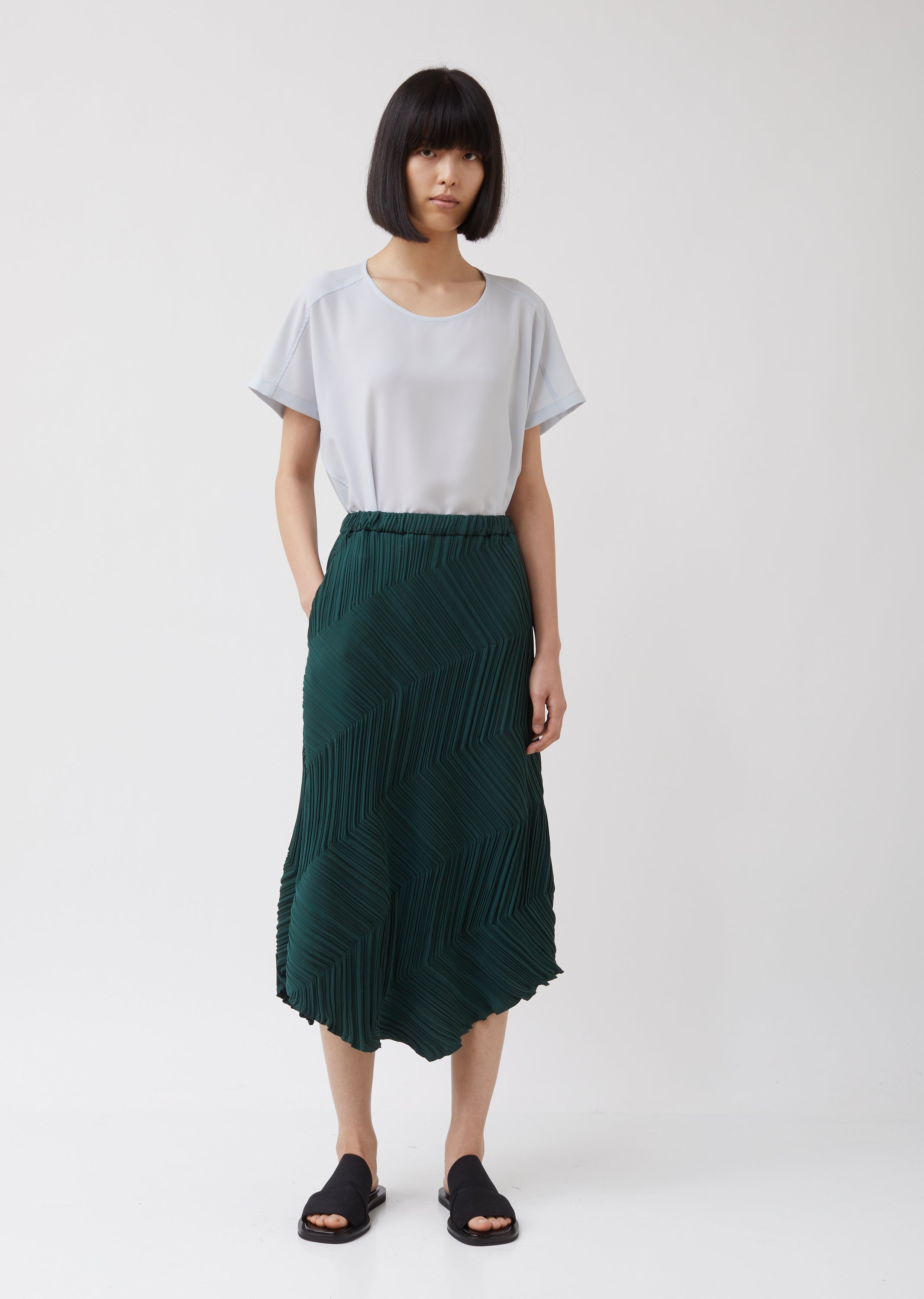 Dotted Line Solid Skirt – La Garçonne