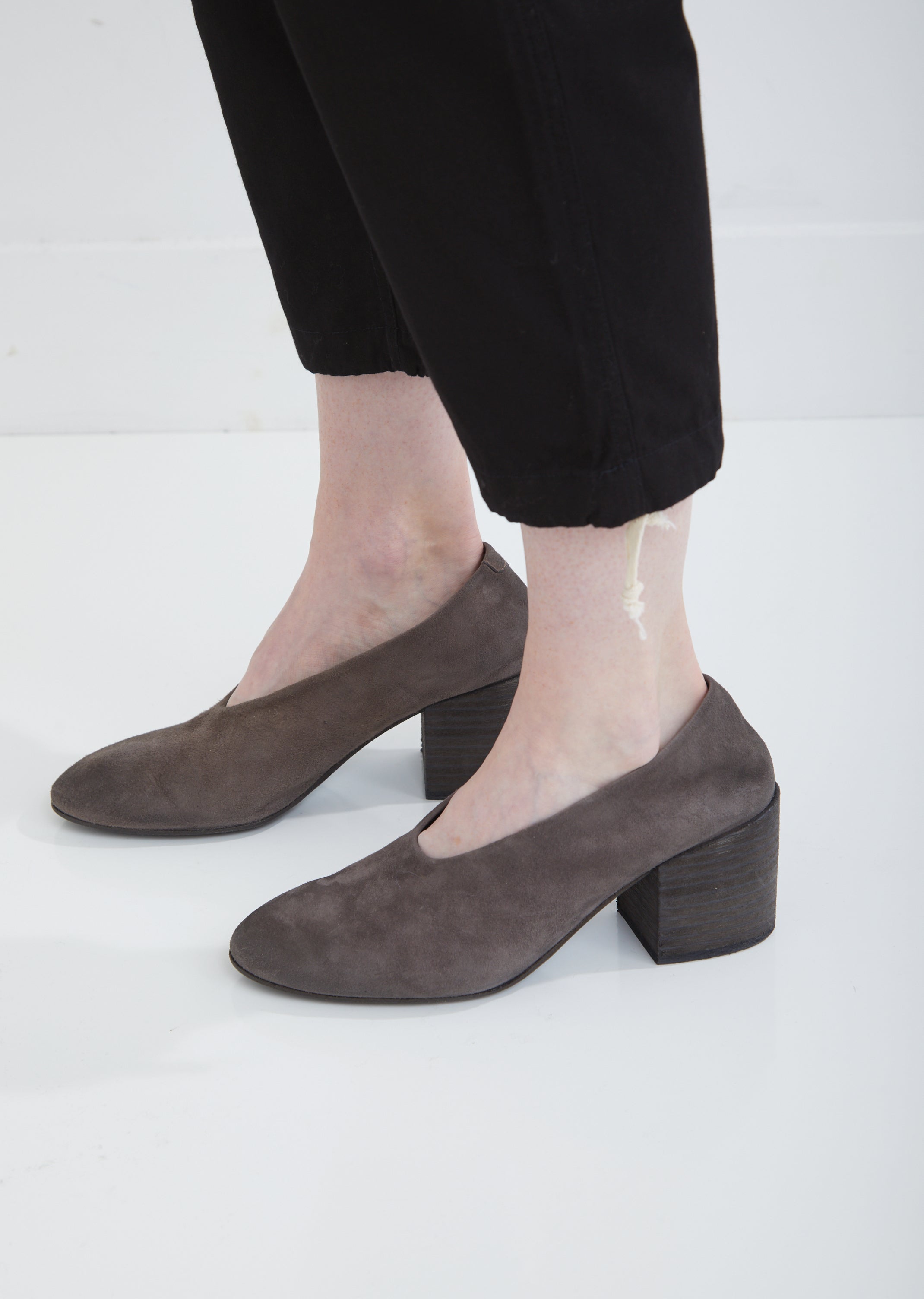 round toe block heel pumps