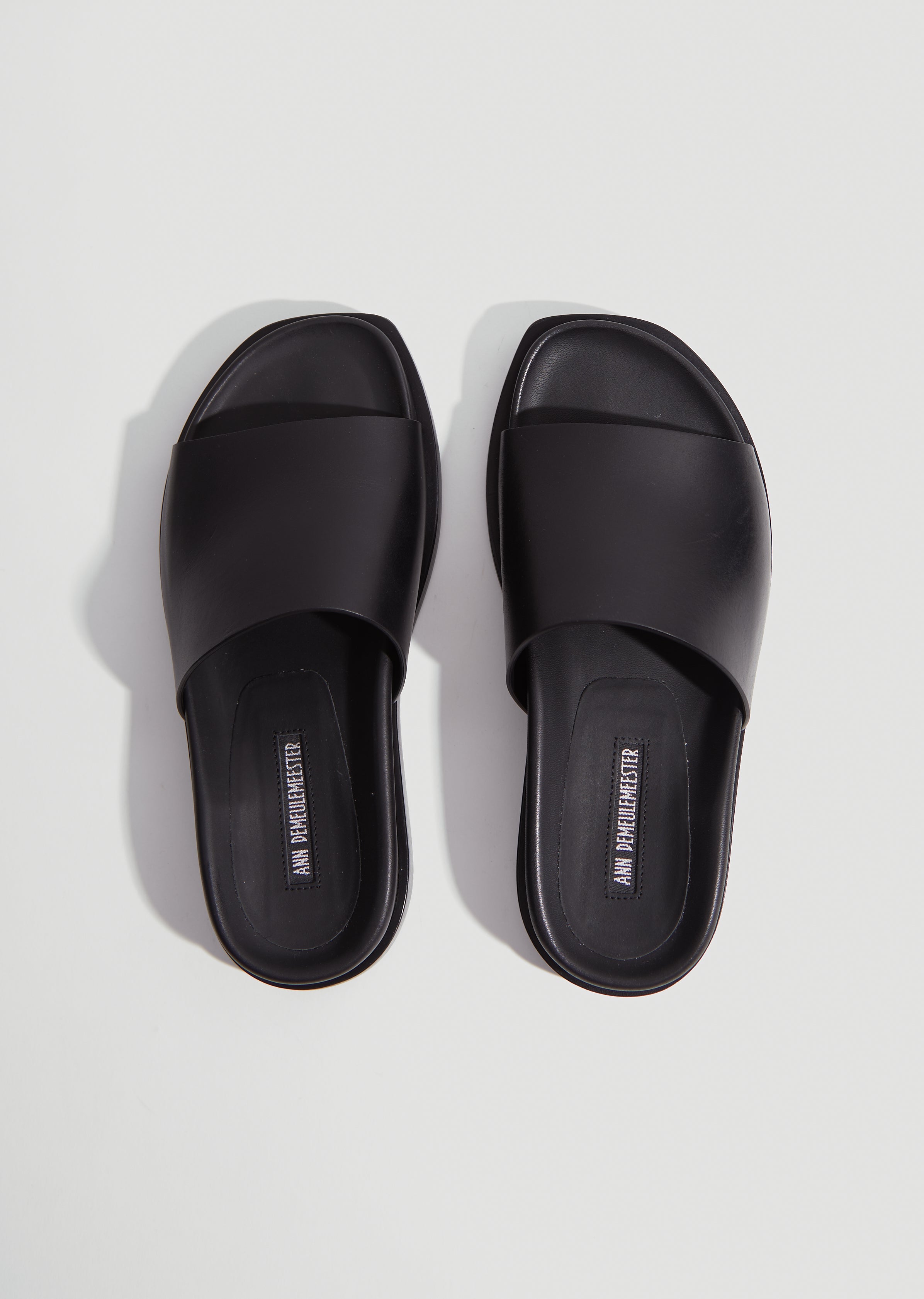 Structured Leather Slides – La Garçonne