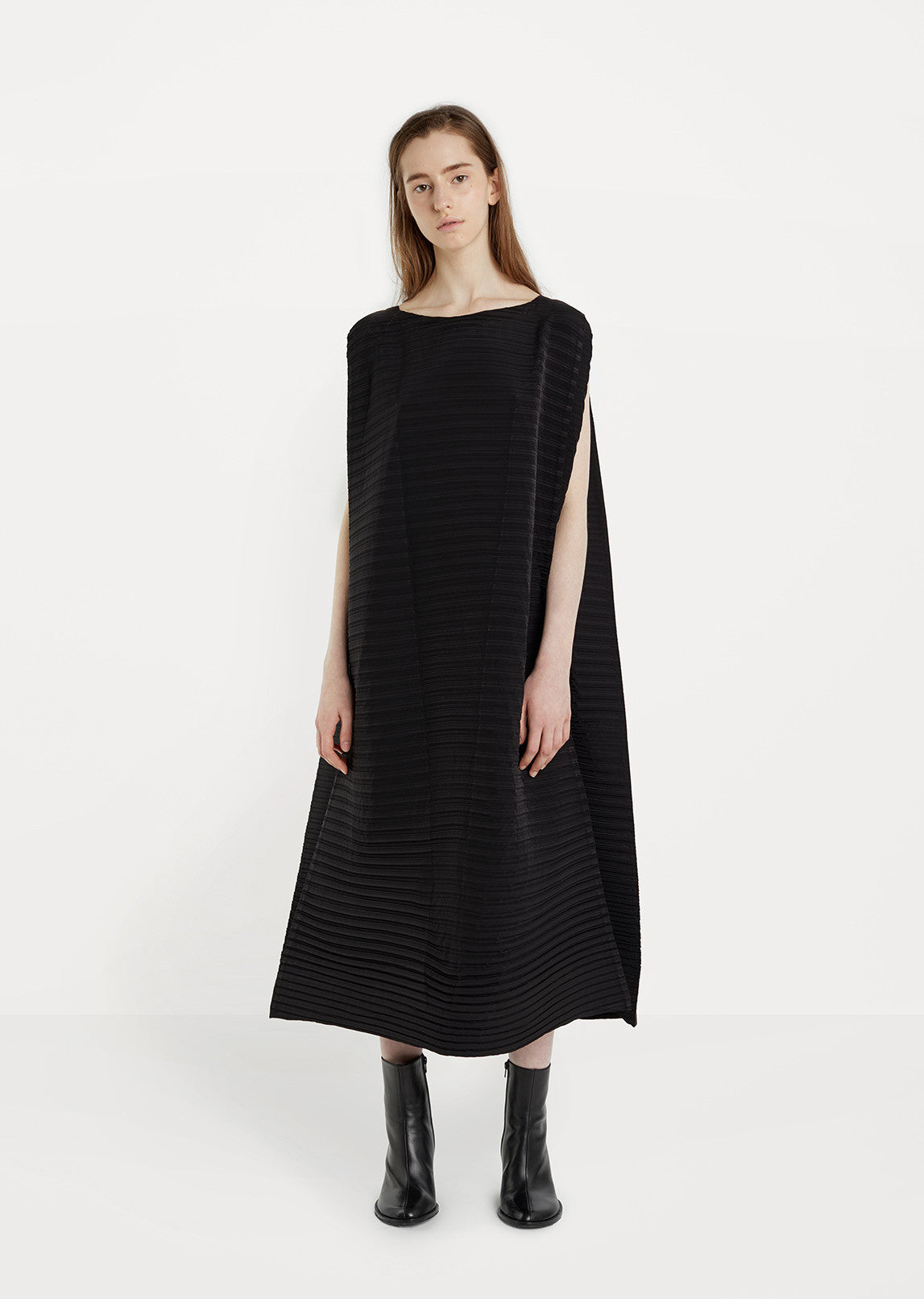 Tribal Pleats Solid Dress by Issey Miyake - La Garçonne