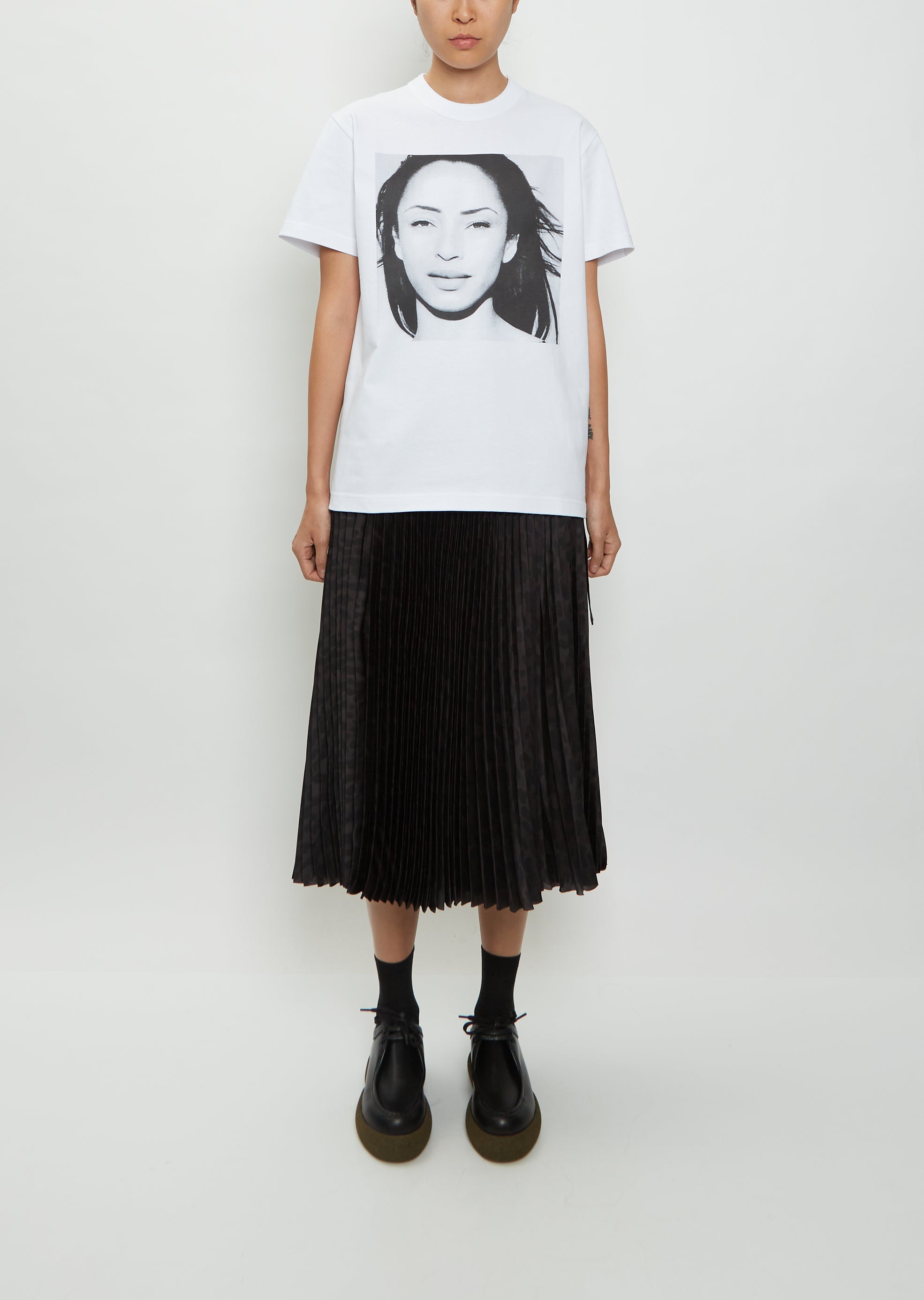 2022 sacai SADE T-Shirt 白 サイズ3 www.krzysztofbialy.com