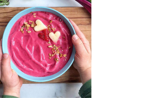 heart beet smoothie bowl