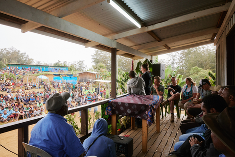 Caz making speech in Purosa, PNG