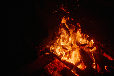 Fire at a feast in Purosa, PNG