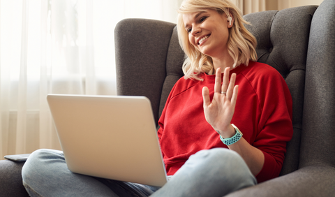 Mom on laptop staying connected with friends while baby is on Babocush