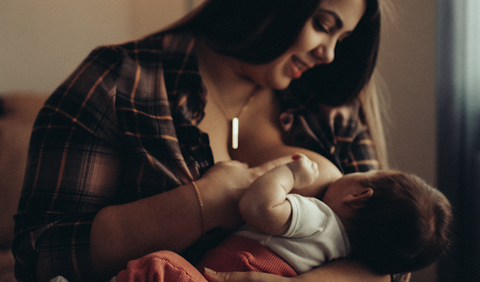 Best breastfeeding positions – as explained by a professional