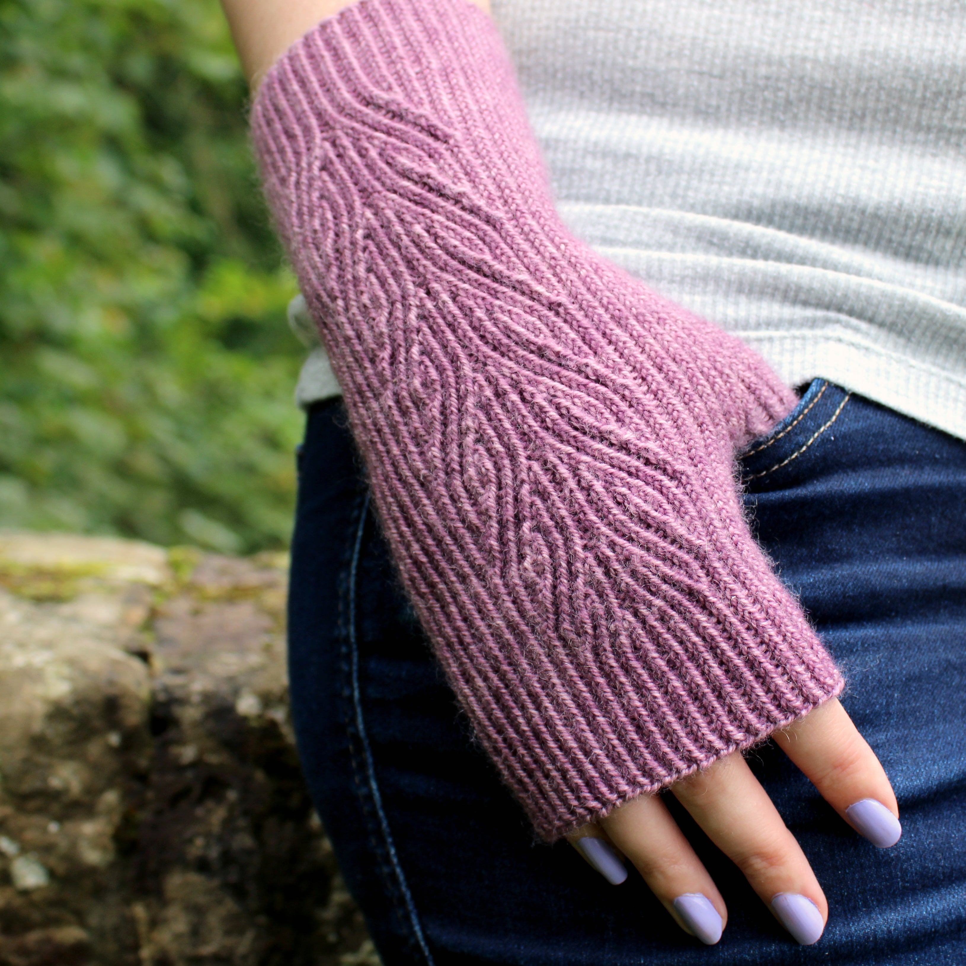 Lus Na Tuise mitts by Liz Corke
