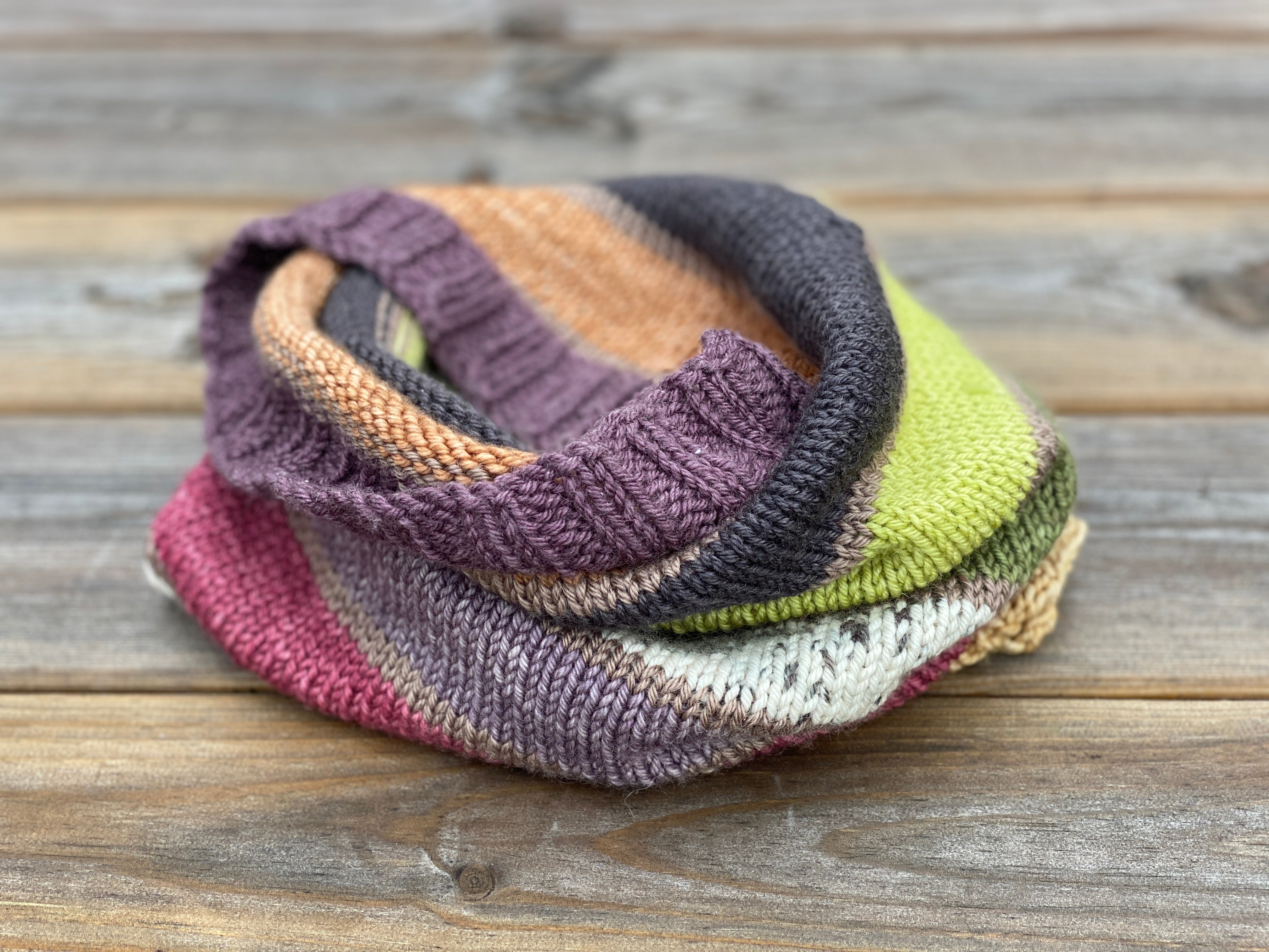 Lucky Dip Cowl (DK) by Victoria Magnus