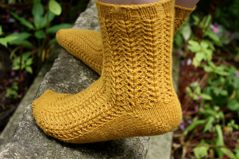 Daydreamer socks Victoria Magnus. tectured knit sock pattern 