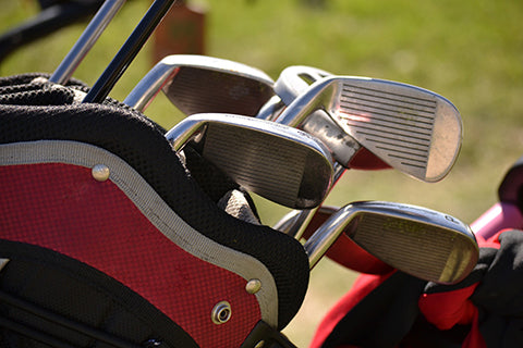 detail of a golf clubs with many golf clubs of different sizes inside