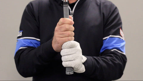Golf player holding a golf club with the 10 finger golf grip