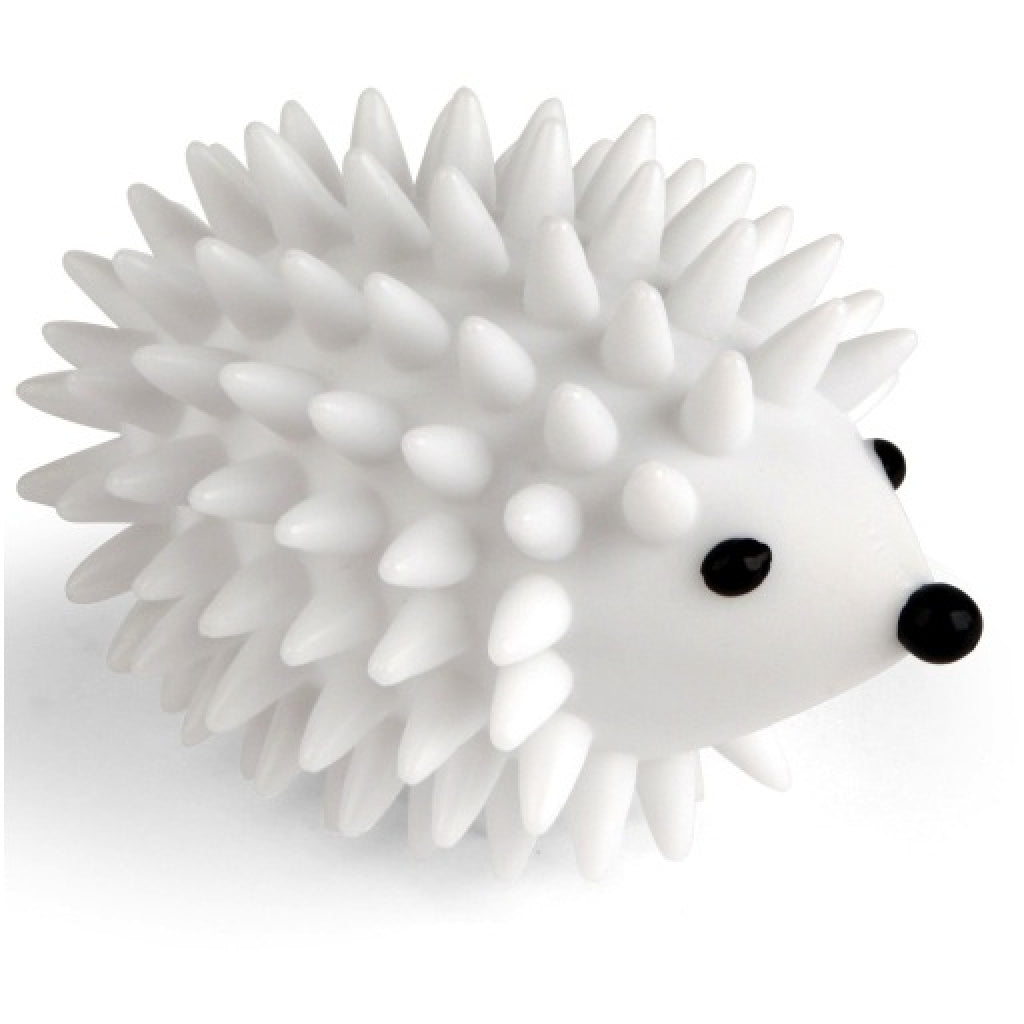 https://cdn.shopify.com/s/files/1/1531/4421/products/hedgehog-dryer-balls-set-of-2-by-kikkerland_1024x1024.jpg?v=1503863422