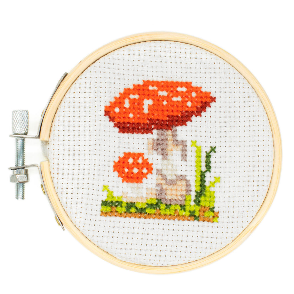 Mini Rose Embroidery Kit –