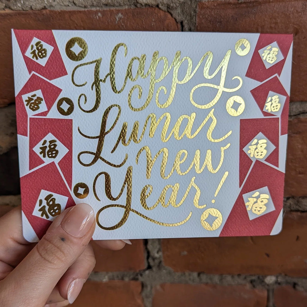 https://cdn.shopify.com/s/files/1/1531/4421/products/person-holding-lunar-new-year-red-pockets-card_1024x1024.jpg?v=1700842406