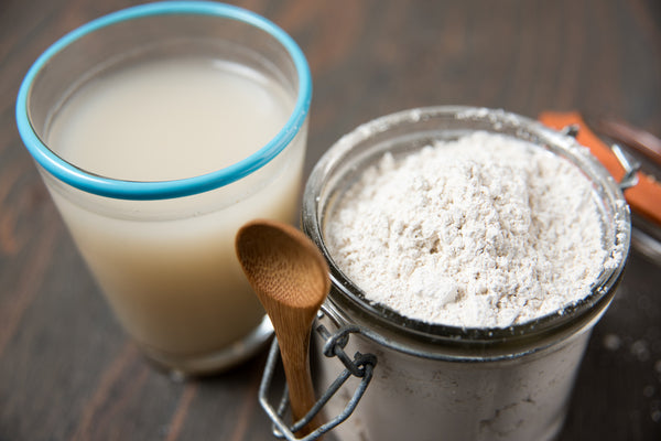 A glass of diatomaceous earth mixed with water, which allows getting all its benefits