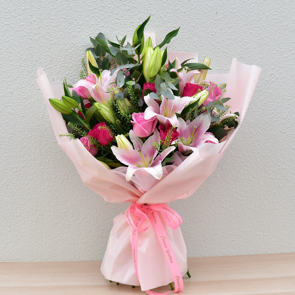 Order Lily Bouquet in Dubai, White Lilies Dubai