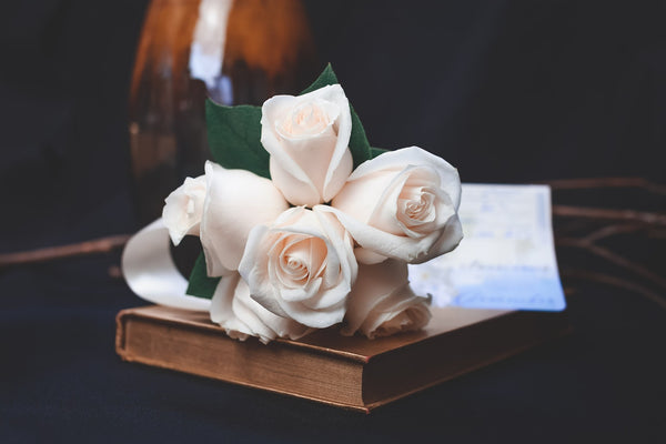Are White Rose Bouquets a Suitable Gift for a Range of Occasions?