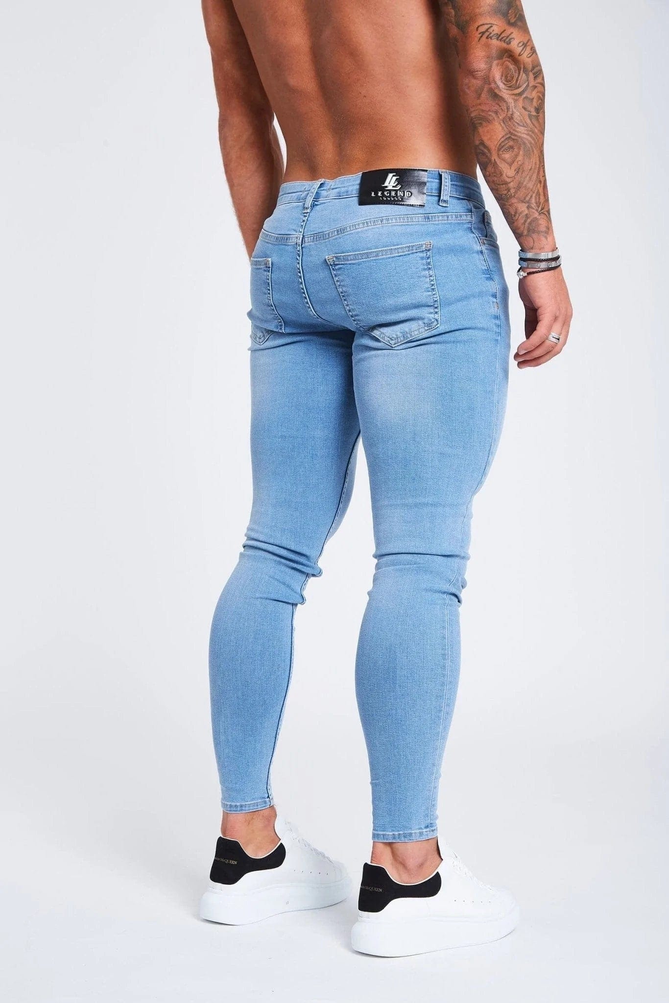 LIGHT BLUE JEANS - NON RIPPED