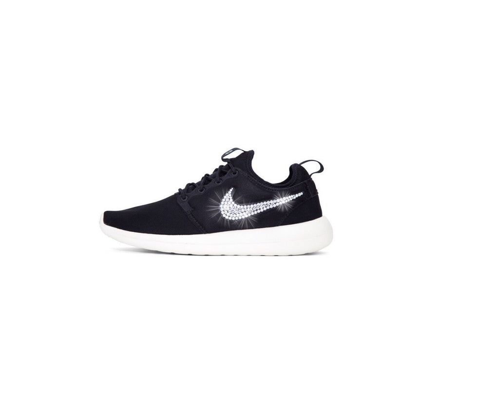 nike roshe two black and white