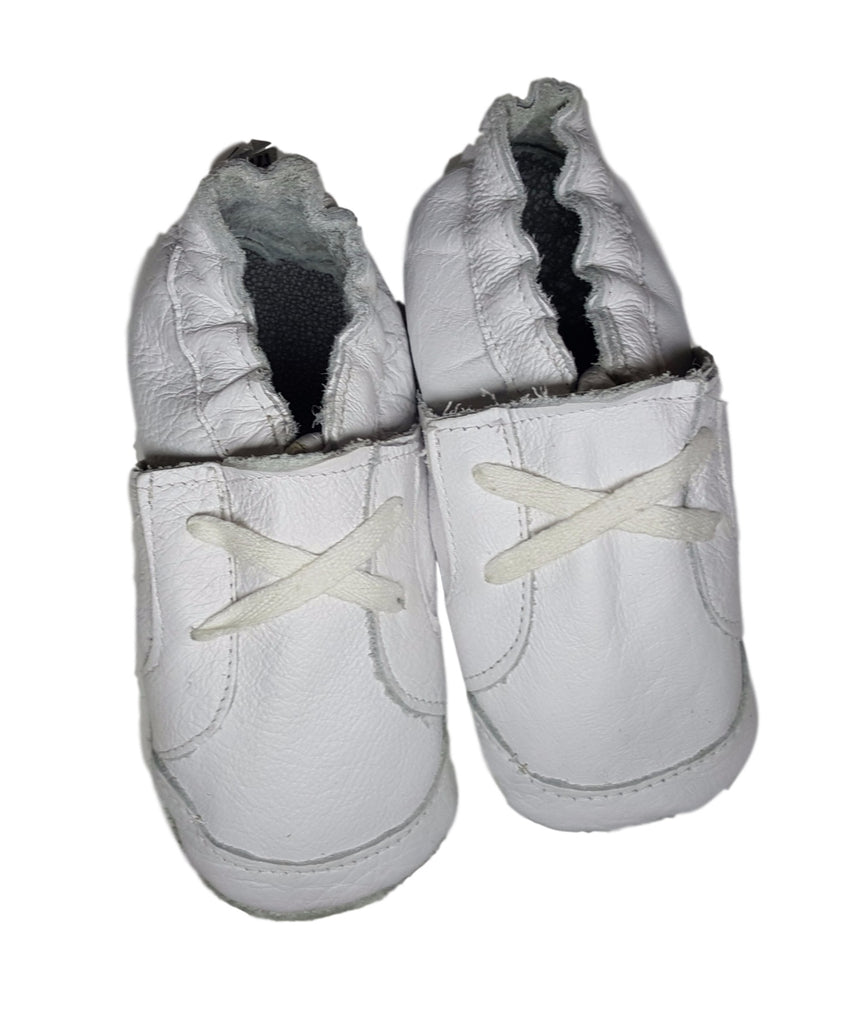 boys white leather shoes