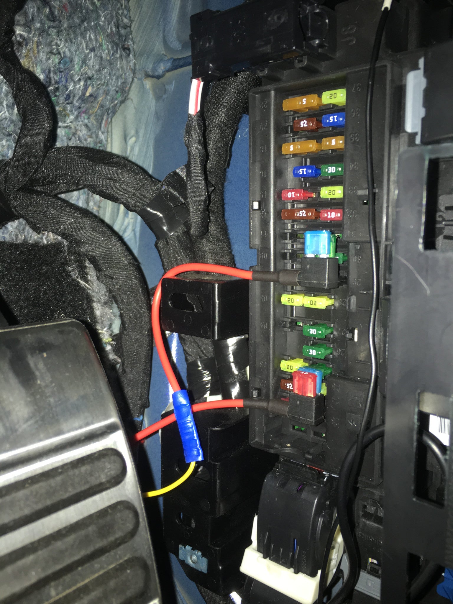 Mustang Dashcam fuse box connection