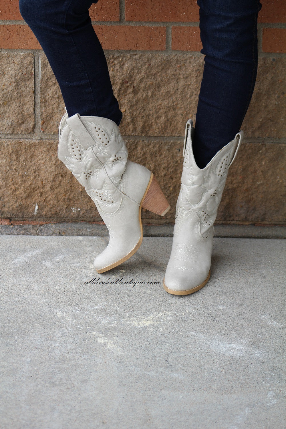 all white cowgirl boots