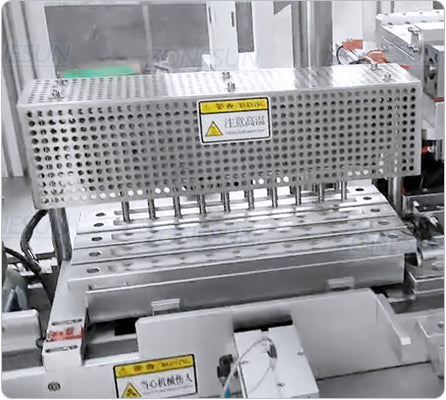 molding structure of lipstick packaging system