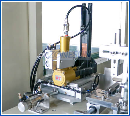 Estrutura de grampeamento do equipamento de fabricação de caixas