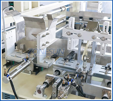 folding structure of carton making equipment