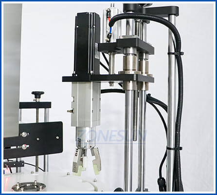 capping structure of cream filling capping machine