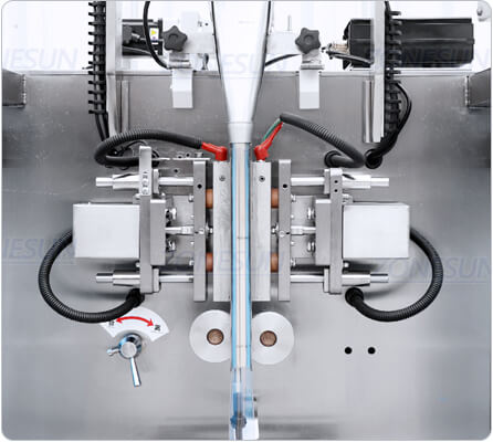 sealing structure of ketchup filling sealing machine