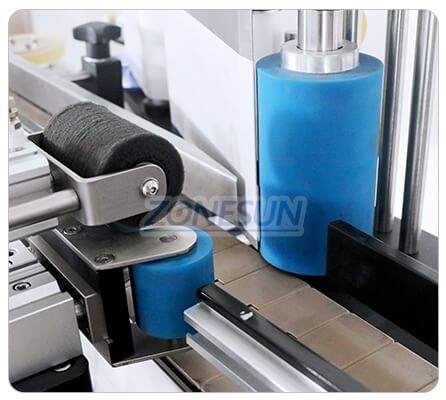 labeling structure of sauce bottle labeling machine