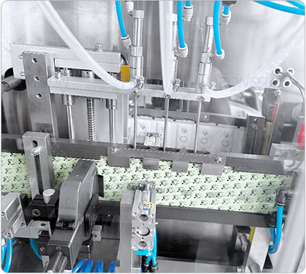 sealing structure of snap sachet packaging machine