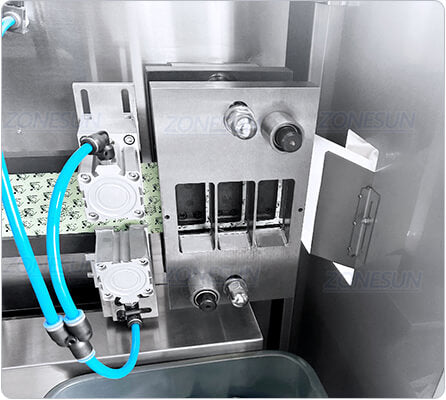 cutting structure of snap sachet packaging machine