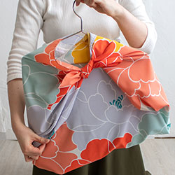 furoshiki wrapping clothes