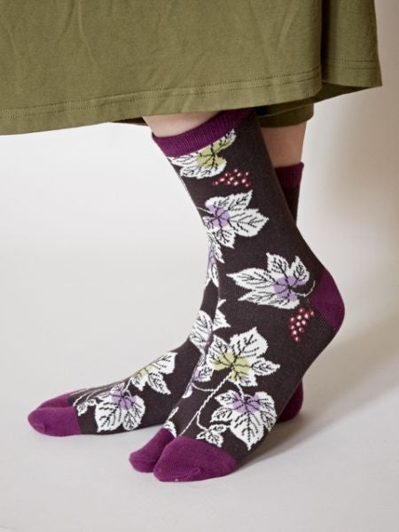 Grape Leaves TABI Socks  23-25cm