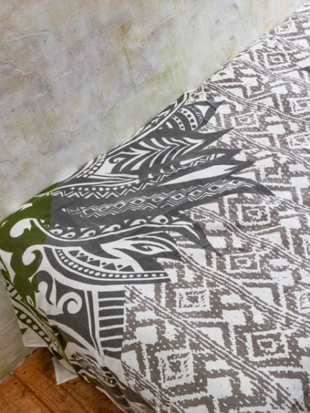 Navajo Feather Pattern Bed Cover | Multi Cloth