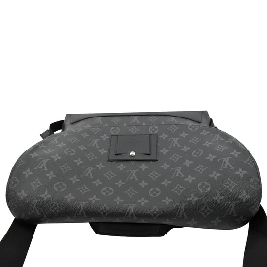 Louis Vuitton M40510 Messenger MM Voyager Eclipse Monogram Crossbody Bag