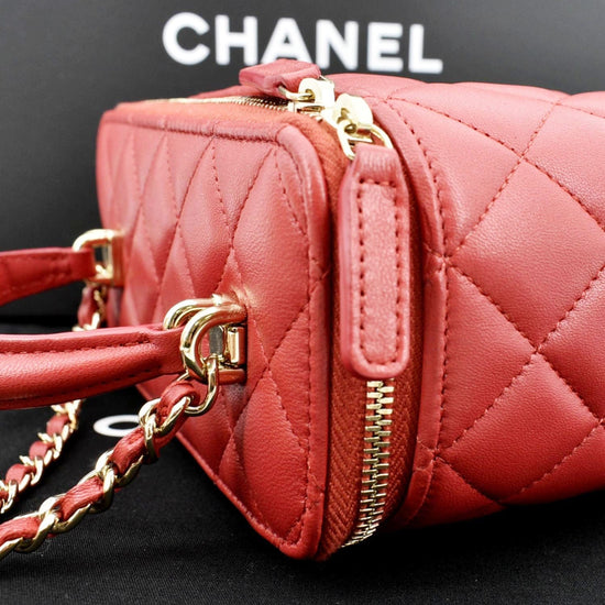 Vanity leather crossbody bag Chanel Red in Leather - 25937186