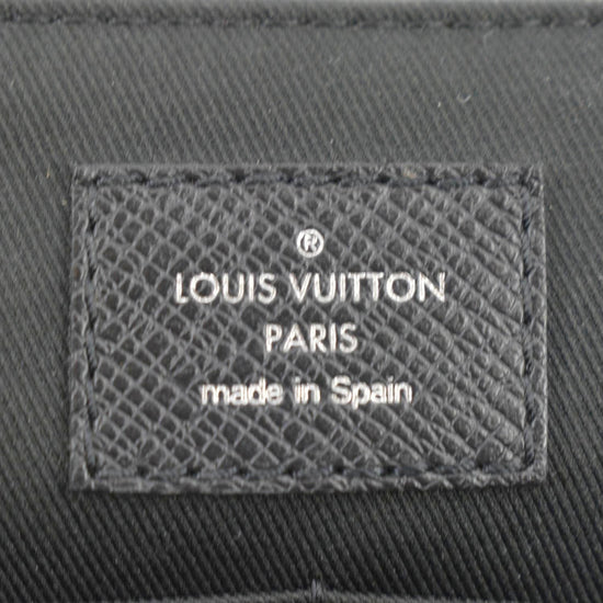 LOUIS VUITTON Taigarama Messengerama Black 1139255