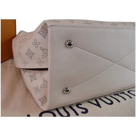 Louis Vuitton Carmel Mahina Hobo Bag in White! Good