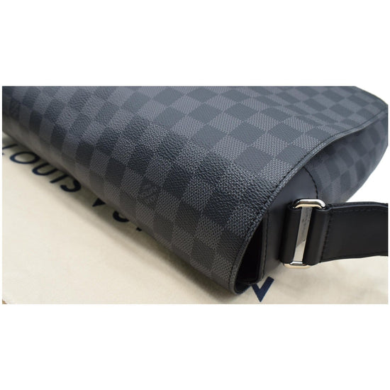 Louis Vuitton Black Monogram Eclipse District MM Cloth ref.767365