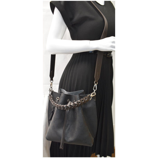 Louis Vuitton Tasche Muria Mahina schwarz silber mit braunem Schulterriemen
