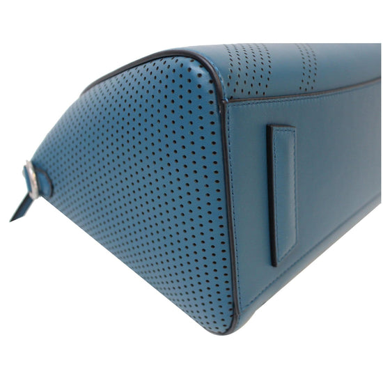 Antigona leather clutch bag Givenchy Blue in Leather - 22911827