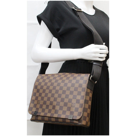 District cloth bag Louis Vuitton Brown in Cloth - 29111930