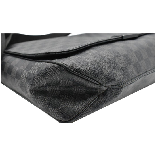 Louis Vuitton Damier Graphite District GM Messenger Bag 