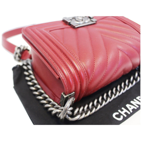 Chanel Red Surpique Chevron Flap Bag Leather ref.571862 - Joli Closet