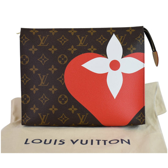 Louis Vuitton Toiletry Pouch 26  Converting Into A Crossbody + What Fits  Inside 