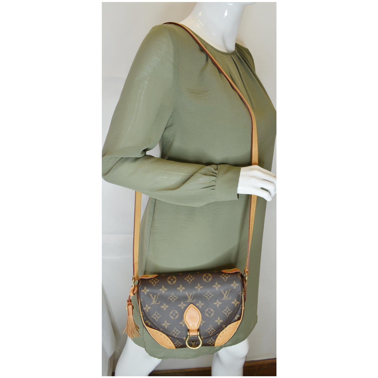 Louis Vuitton Saint Cloud NM Bag Monogram Canvas at 1stDibs  neo saint  cloud lv louis vuitton saint cloud crossbody louis vuitton cloud bag